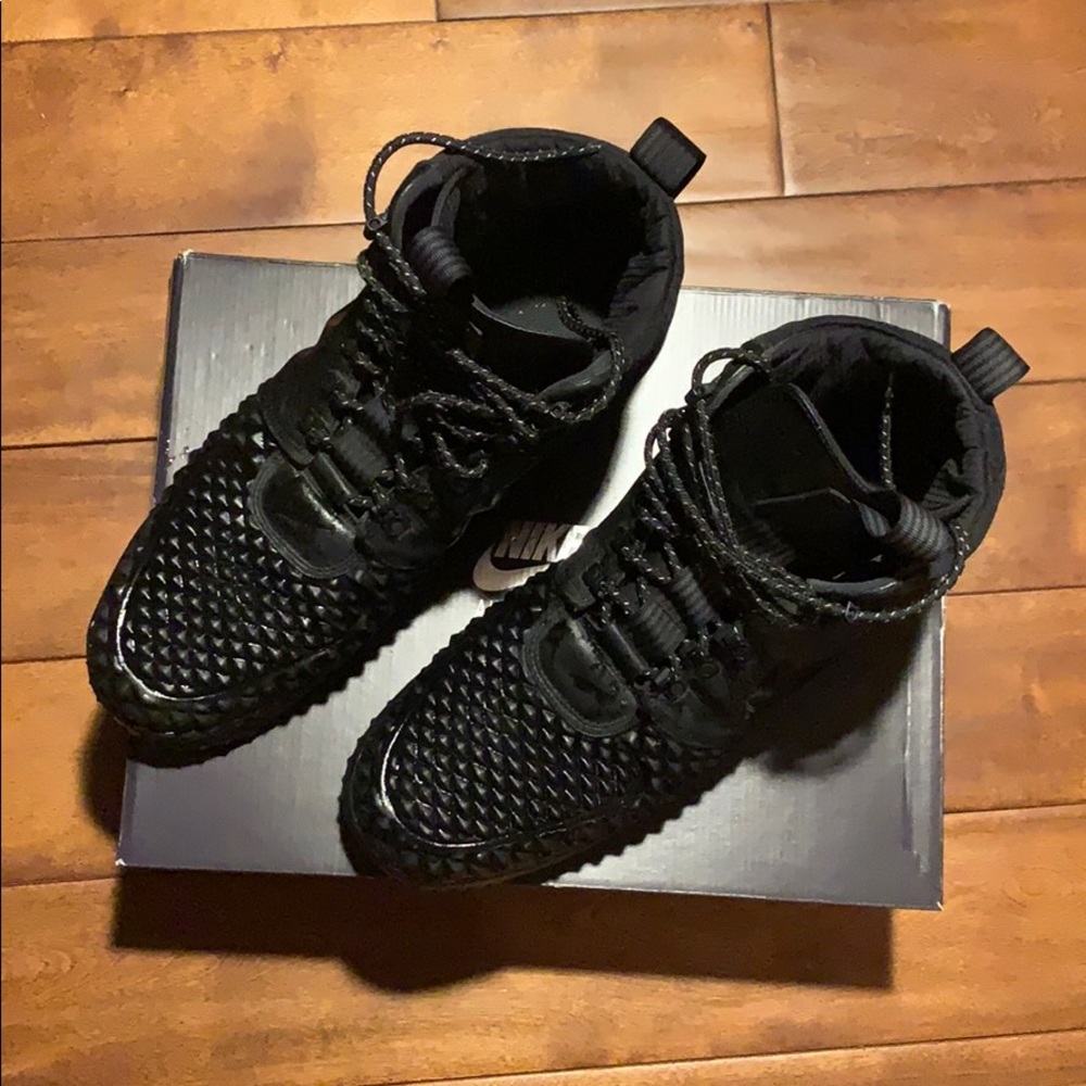Nike Duckboot’17 size 15